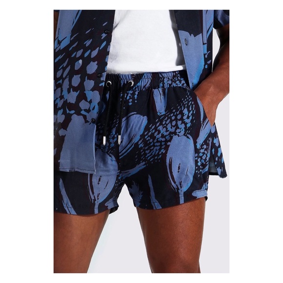 Short length viscose floral shorts - Picture 2 of 6